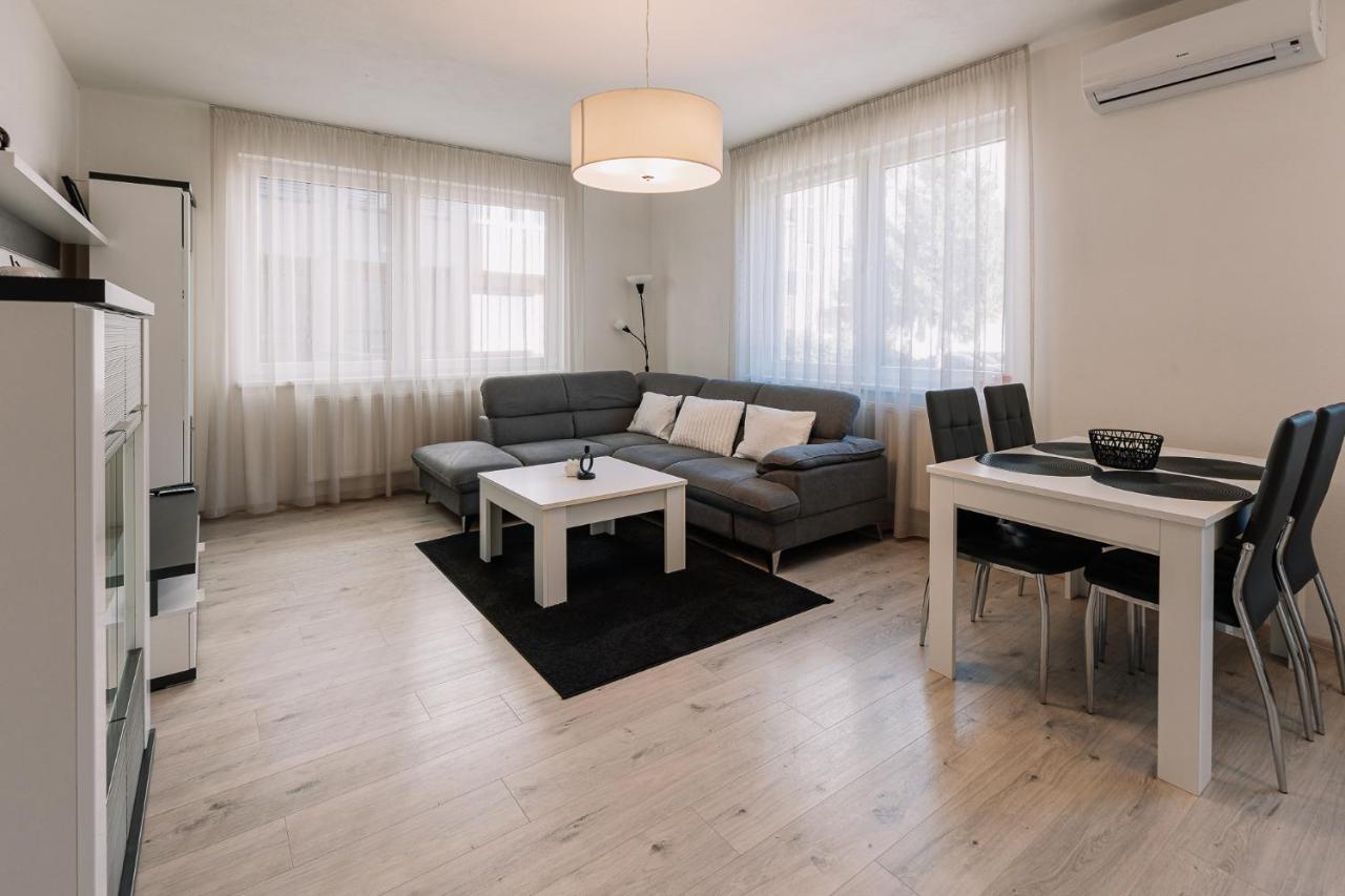 Skau 1 Old Town Family & Business Free Parking Apartmán Bratislava