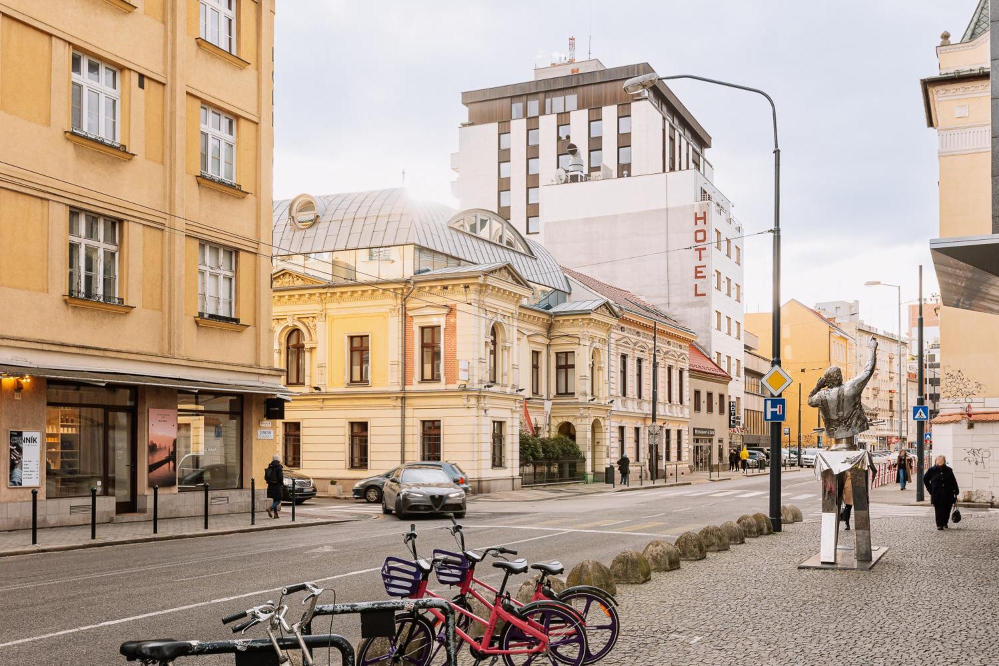 Skau 1 Old Town Family & Business Free Parking *